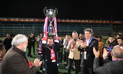 Ateşspor şampiyonluk kupasını kaldırdı