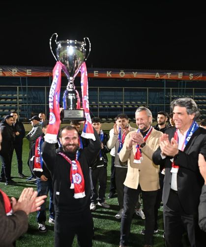 Ateşspor şampiyonluk kupasını kaldırdı