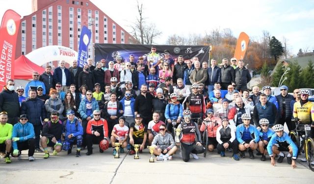 214 BİSİKLETÇİ KARTEPE’YE TIRMANDI