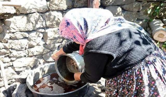 Hasandede üzümünün pekmeze yolculuğu