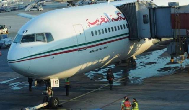 Kalkışa hazırlanan yolcu uçağını su bastı!