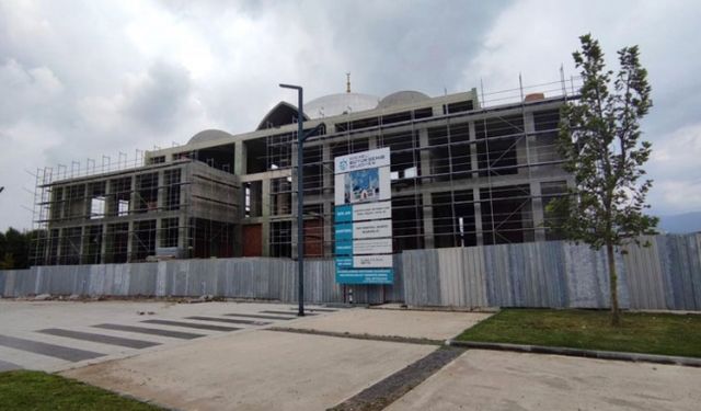 Kartepe Kent Meydanı Caminde çalışmalar sürüyor