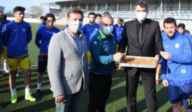 KOCAMAN’DAN ARSLANBEY GENÇLERBİRLİĞİSPOR’A MOTİVASYON ZİYARETİ