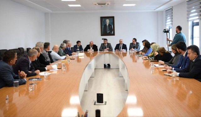 KOCAMAN´DAN KORONAVİRÜS ÖNLEMLERİ TOPLANTISI