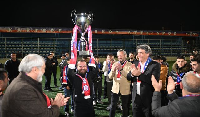 Ateşspor şampiyonluk kupasını kaldırdı