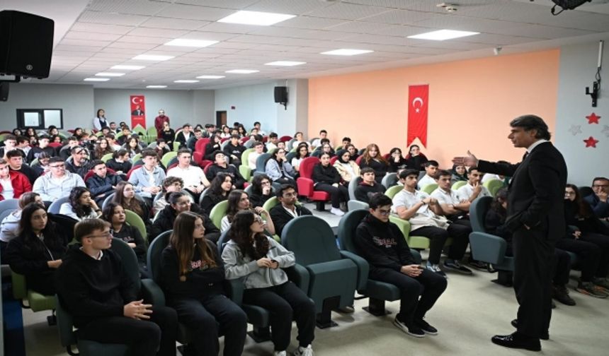 ERTUĞRULGAZİ ÖĞRENCİLERİ KOCAMAN’I DİNLEDİ