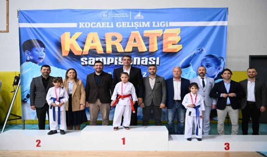 KARTEPE’DE KARATE ŞAMPİYONASI ÖDÜLLERİ VERİLDİ