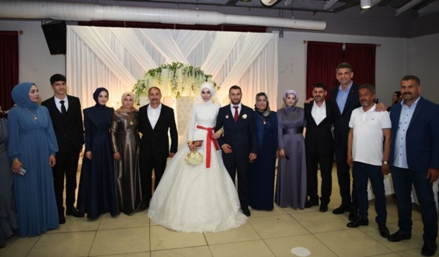 KOCAMAN HEMŞEHRİLERİNİN MUTLULUKLARINA ŞAHİT